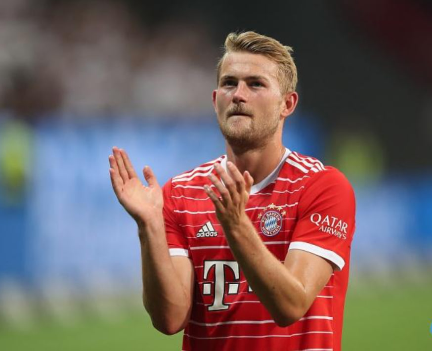 德里赫特在拜仁的未定之旅：新篇章的等待与希望