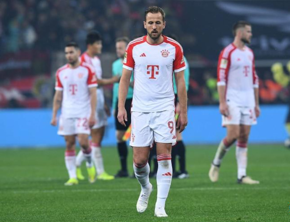 荒诞欢乐！英国笑星模仿奥斯卡风采讽刺凯恩：“我进再多球最后都无冠”